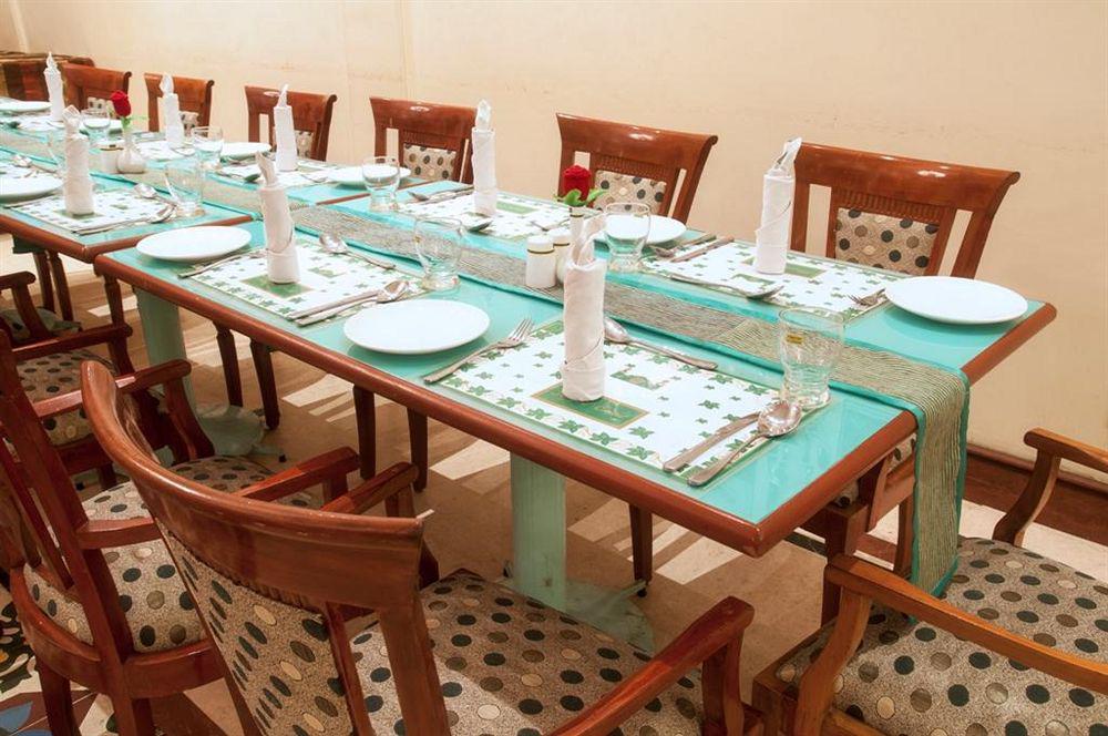 Royal Court Hotel Madurai Bagian luar foto