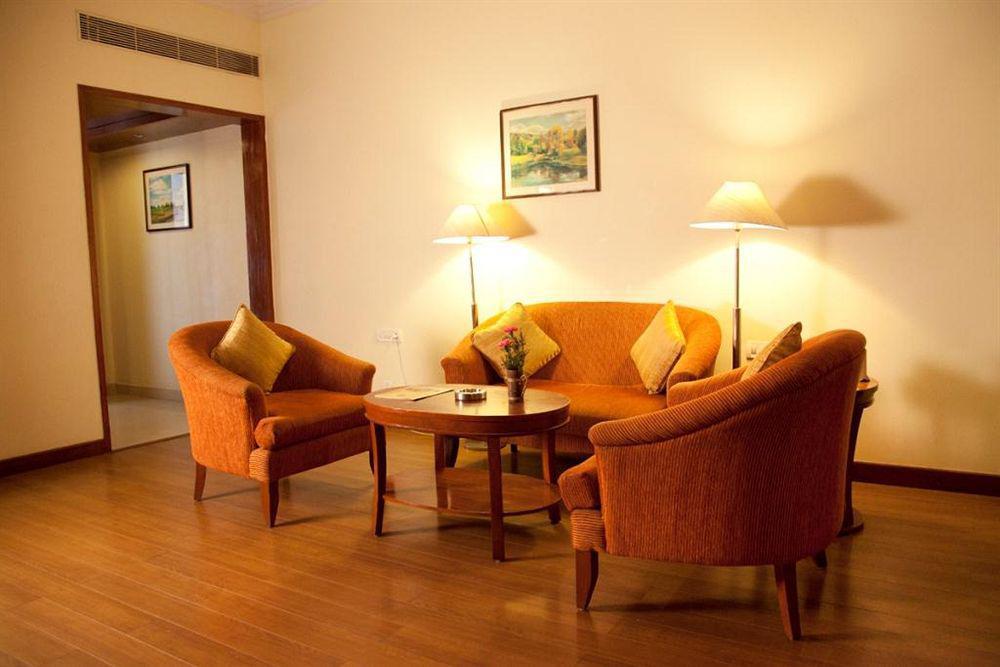 Royal Court Hotel Madurai Bagian luar foto
