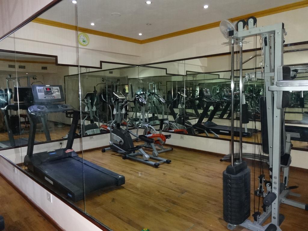 Royal Court Hotel Madurai Bagian luar foto