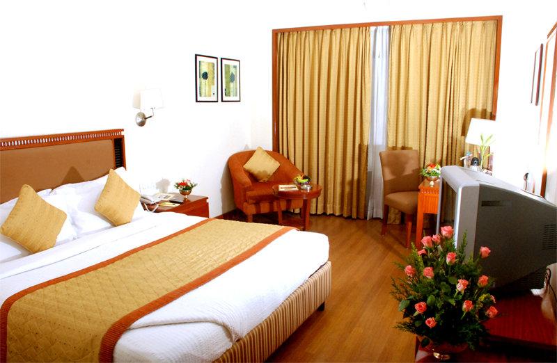 Royal Court Hotel Madurai Bagian luar foto