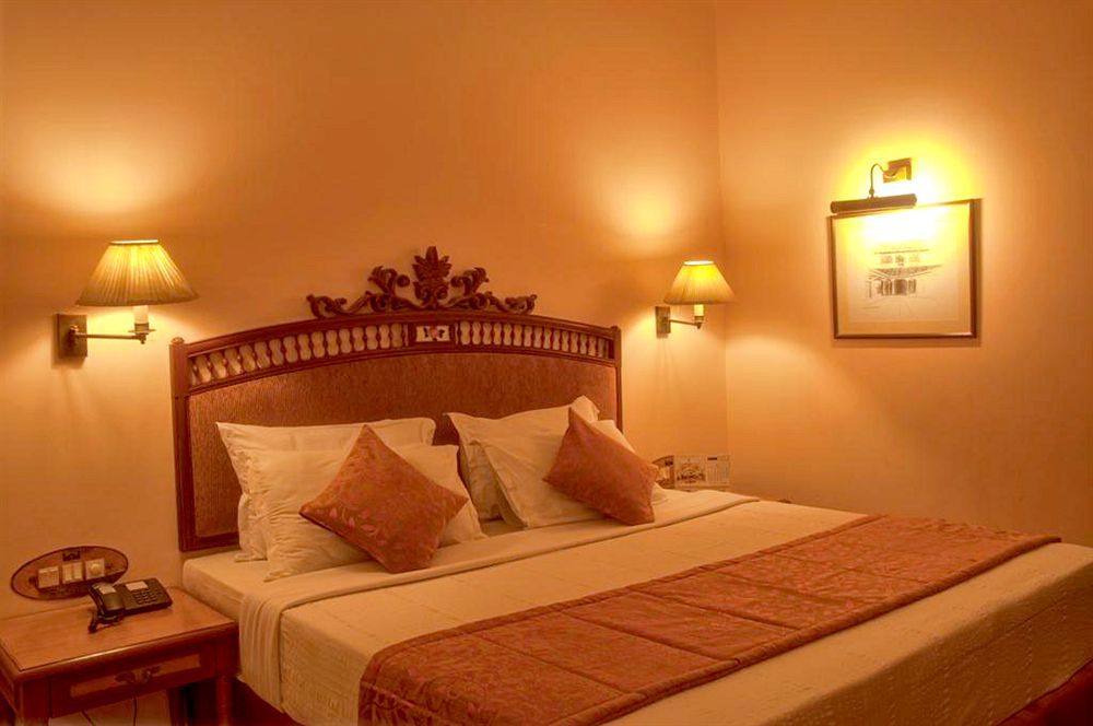 Royal Court Hotel Madurai Bagian luar foto