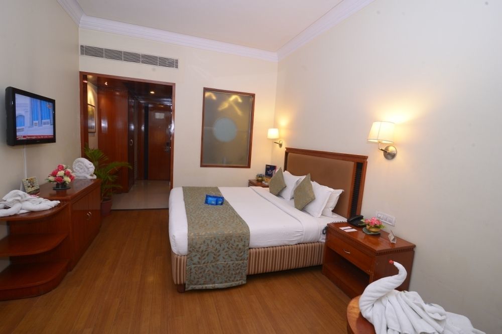 Royal Court Hotel Madurai Bagian luar foto