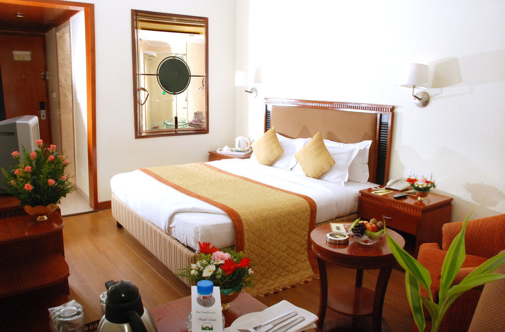 Royal Court Hotel Madurai Bagian luar foto