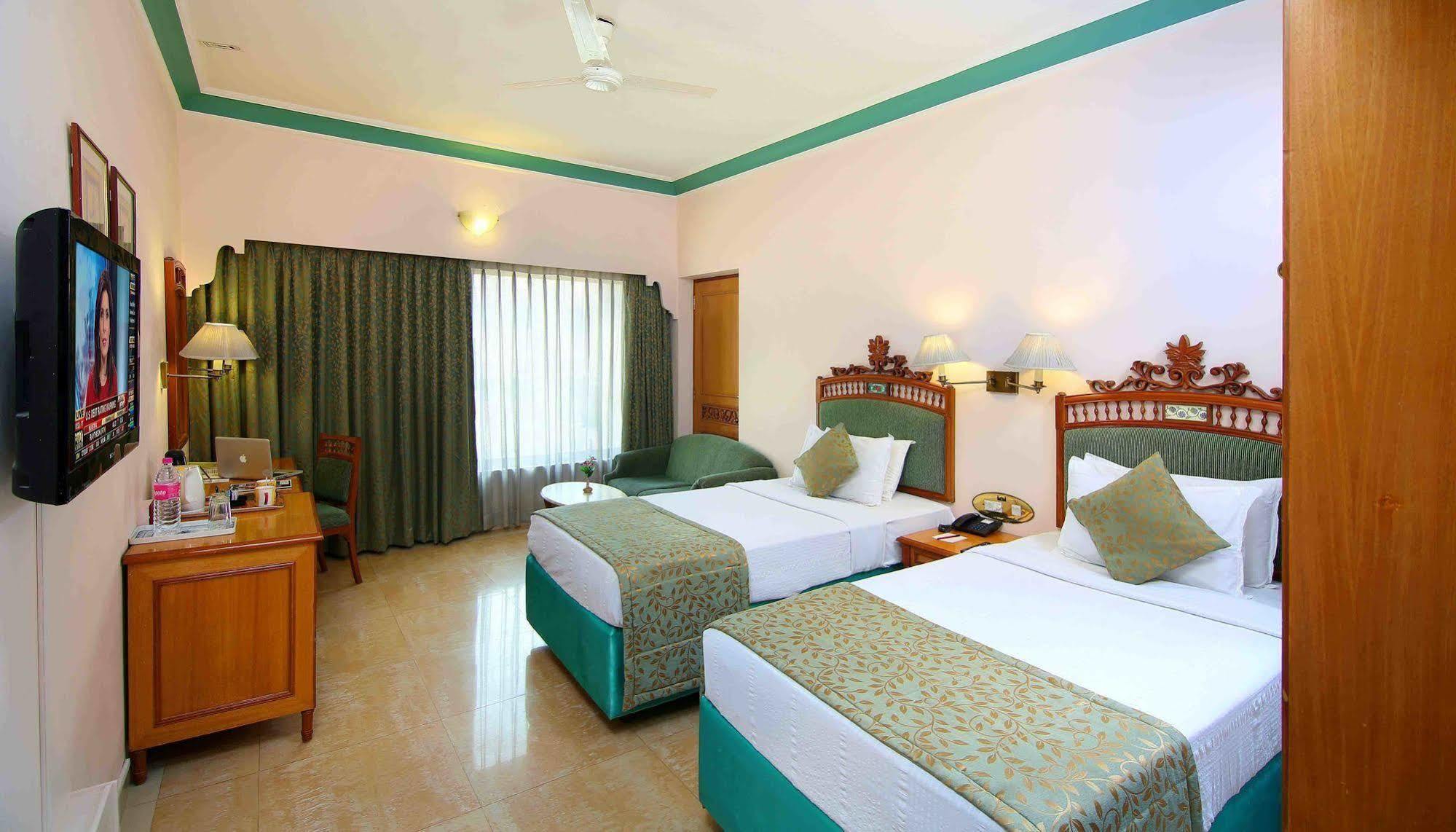 Royal Court Hotel Madurai Bagian luar foto