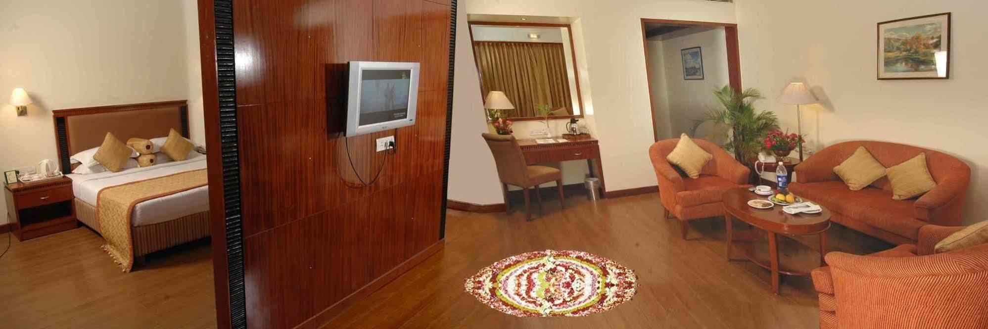 Royal Court Hotel Madurai Bagian luar foto