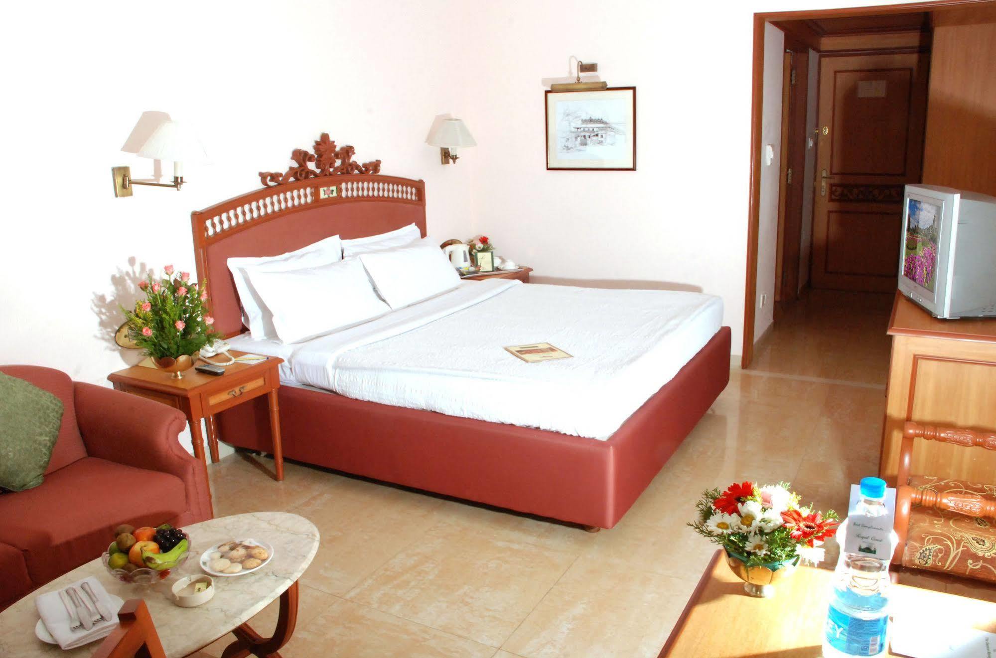 Royal Court Hotel Madurai Bagian luar foto