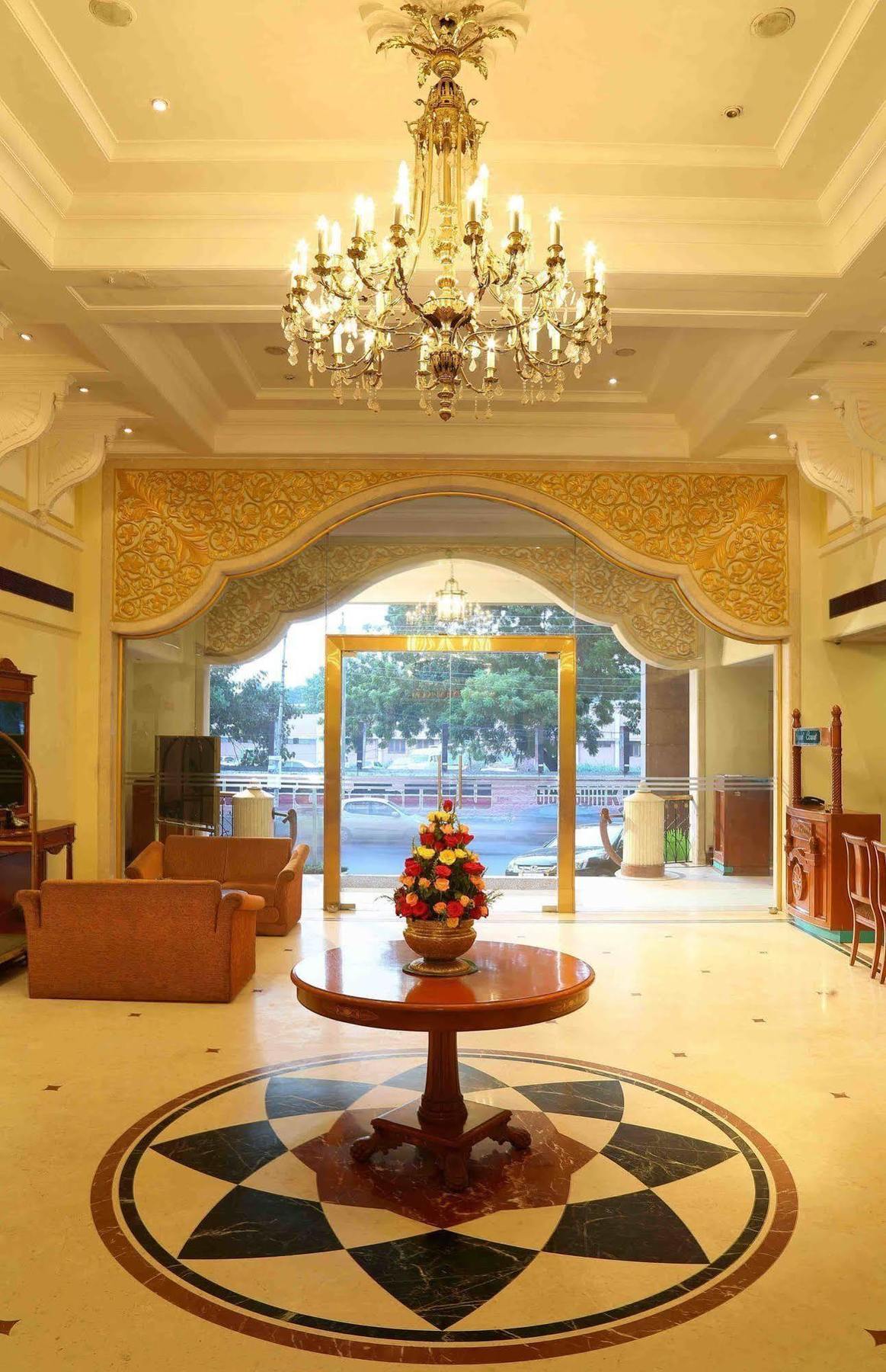 Royal Court Hotel Madurai Bagian luar foto