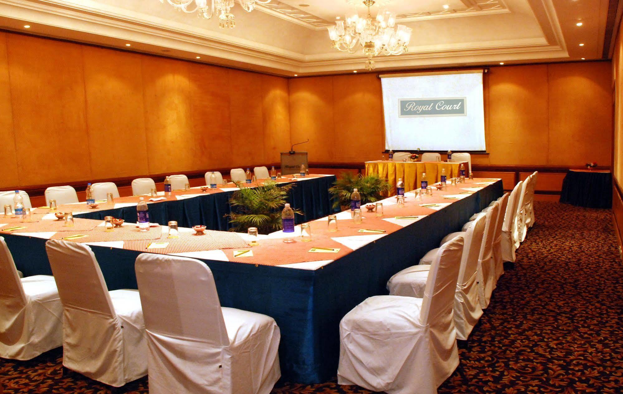 Royal Court Hotel Madurai Bagian luar foto