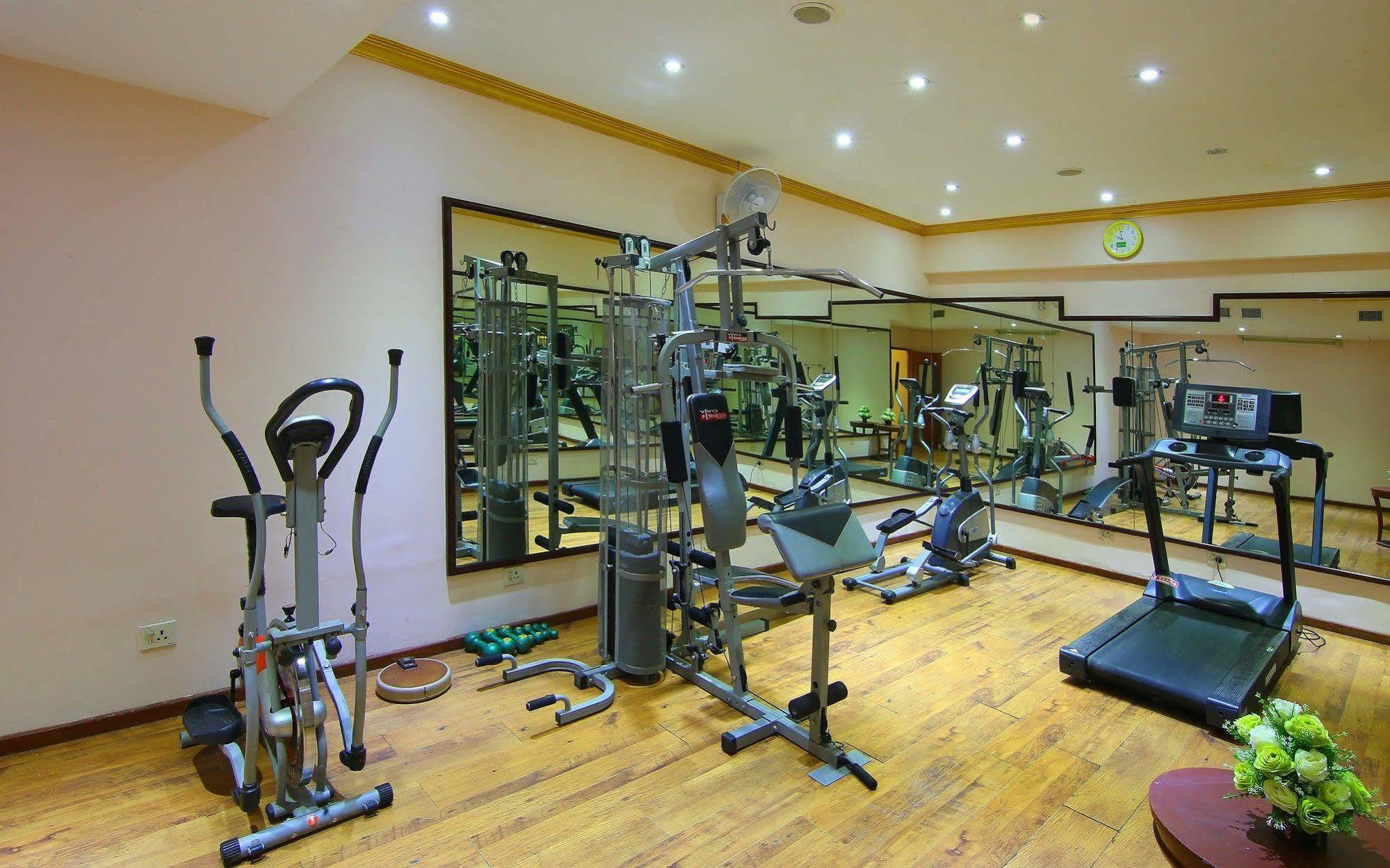 Royal Court Hotel Madurai Bagian luar foto