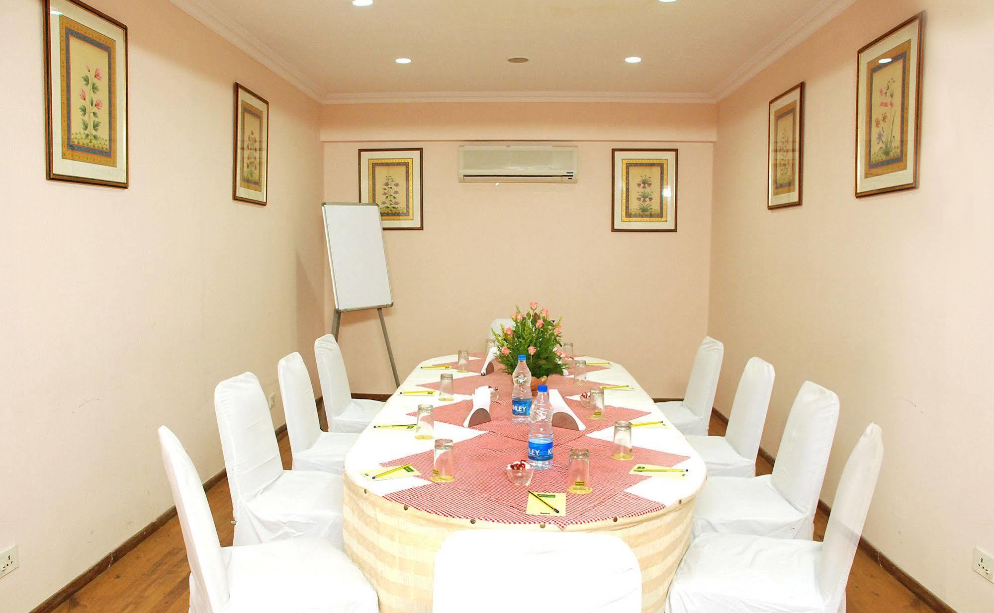 Royal Court Hotel Madurai Bagian luar foto