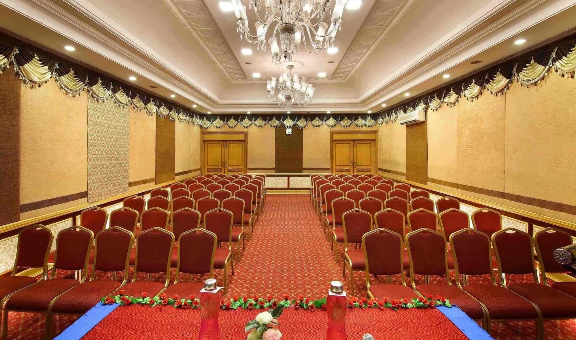 Royal Court Hotel Madurai Bagian luar foto