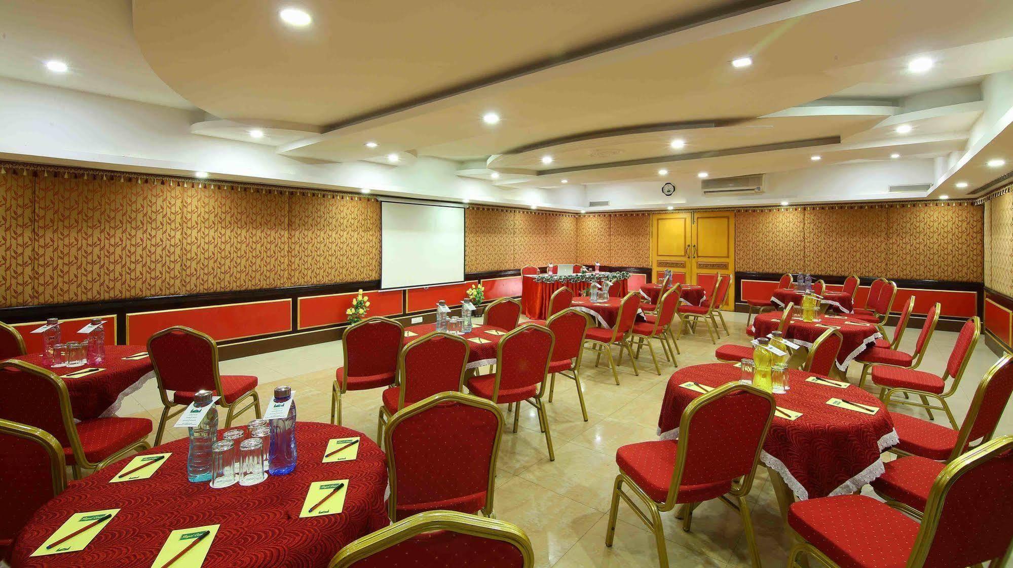 Royal Court Hotel Madurai Bagian luar foto