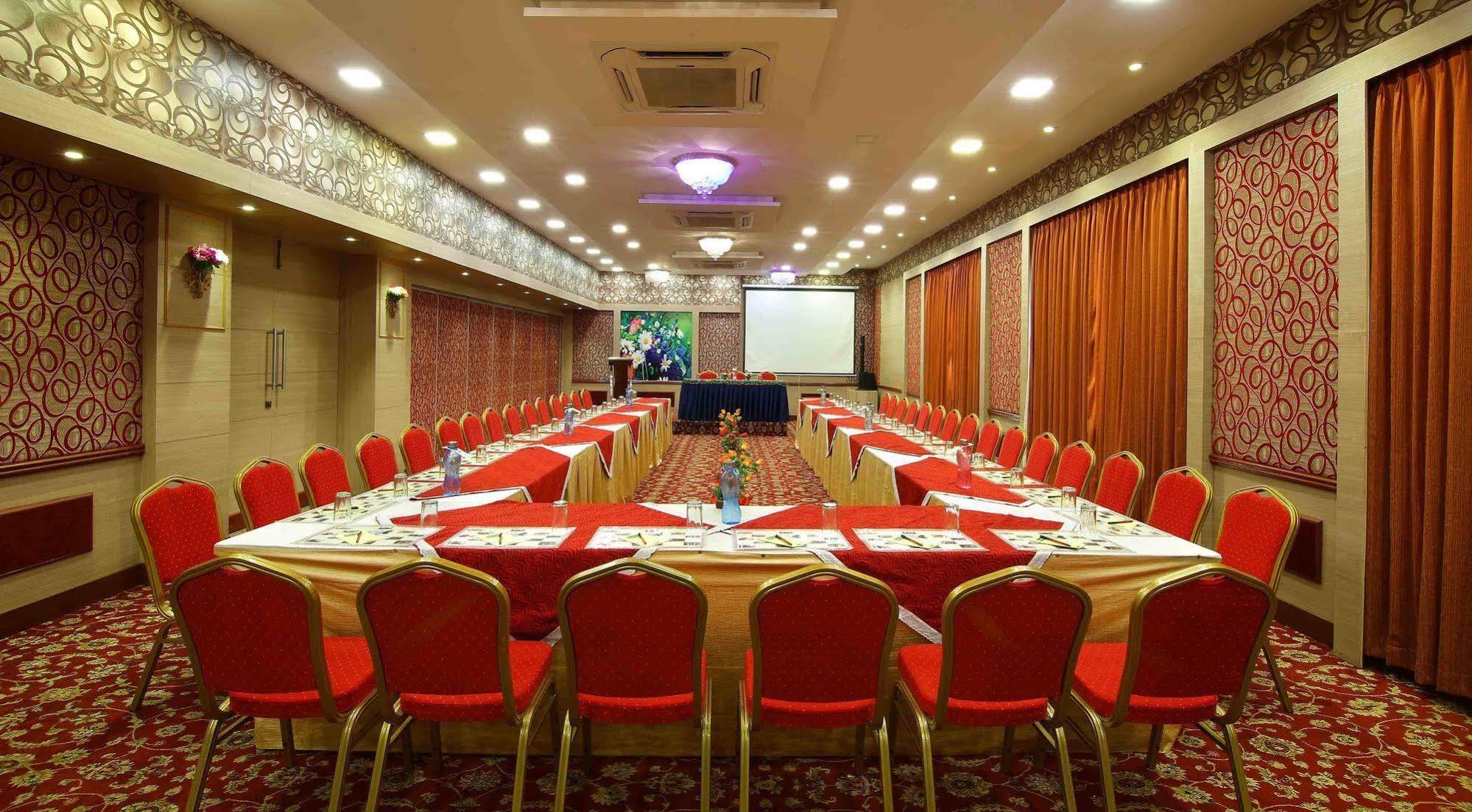 Royal Court Hotel Madurai Bagian luar foto