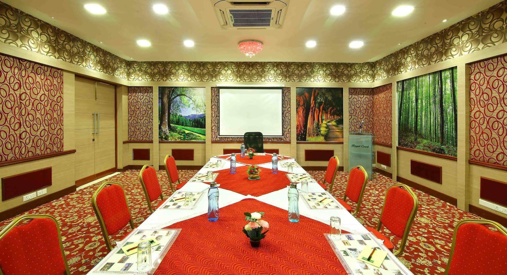 Royal Court Hotel Madurai Bagian luar foto