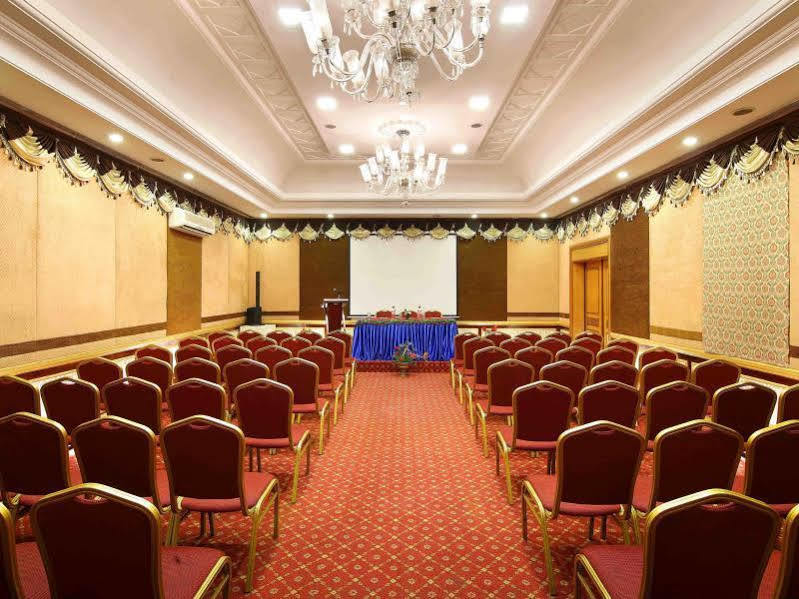 Royal Court Hotel Madurai Bagian luar foto