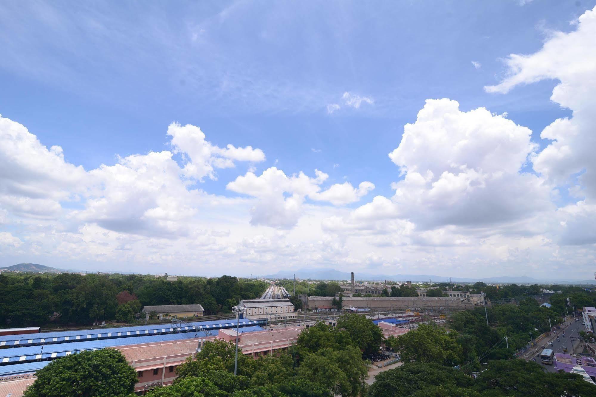 Royal Court Hotel Madurai Bagian luar foto