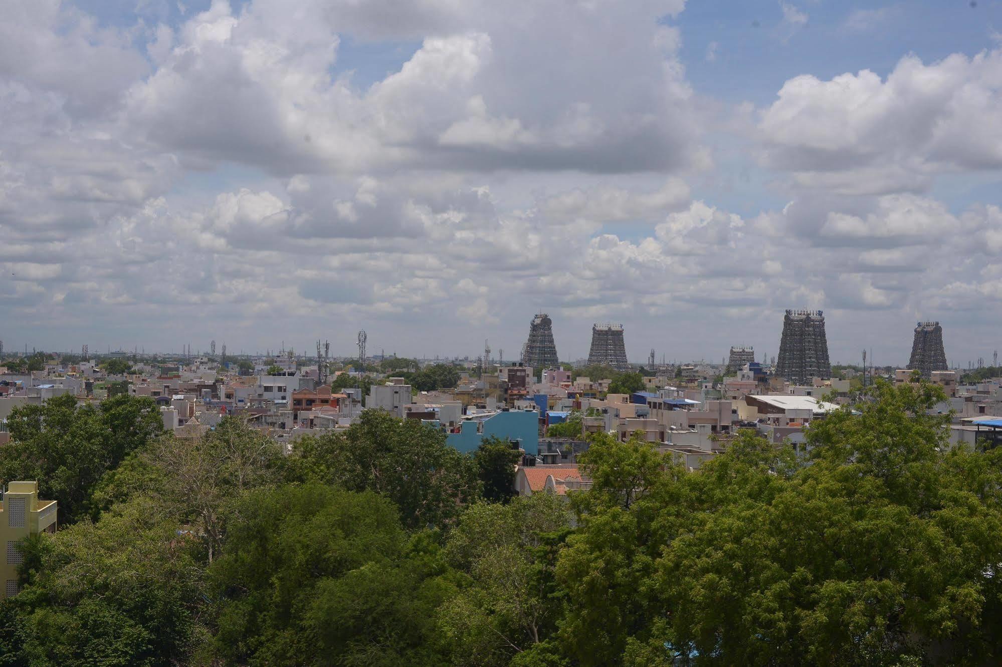 Royal Court Hotel Madurai Bagian luar foto