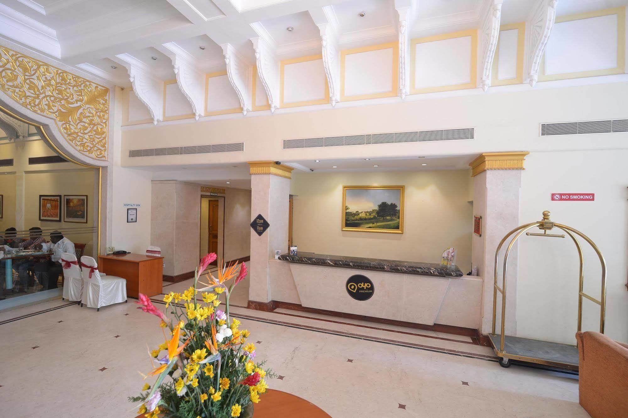 Royal Court Hotel Madurai Bagian luar foto