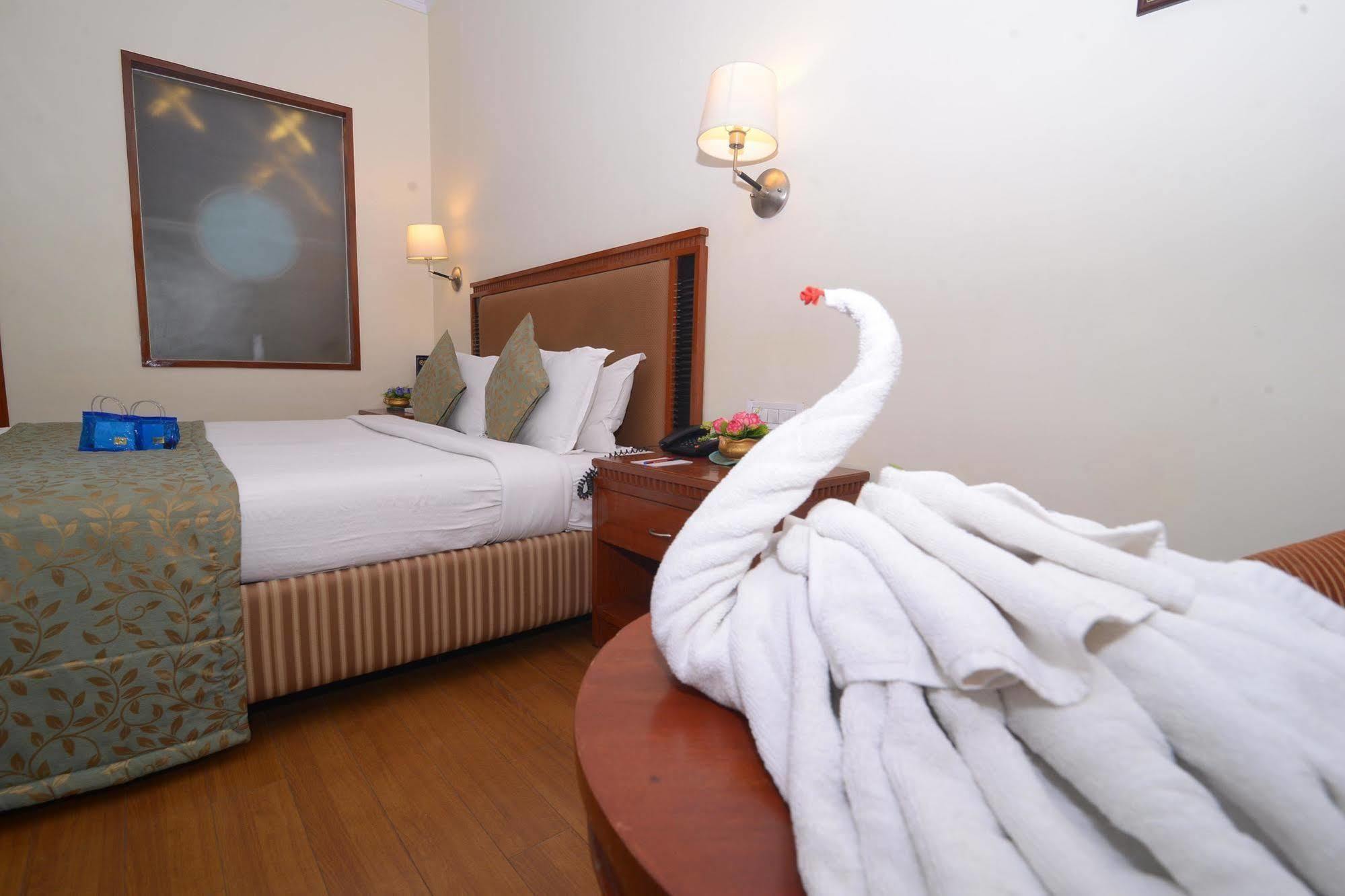 Royal Court Hotel Madurai Bagian luar foto