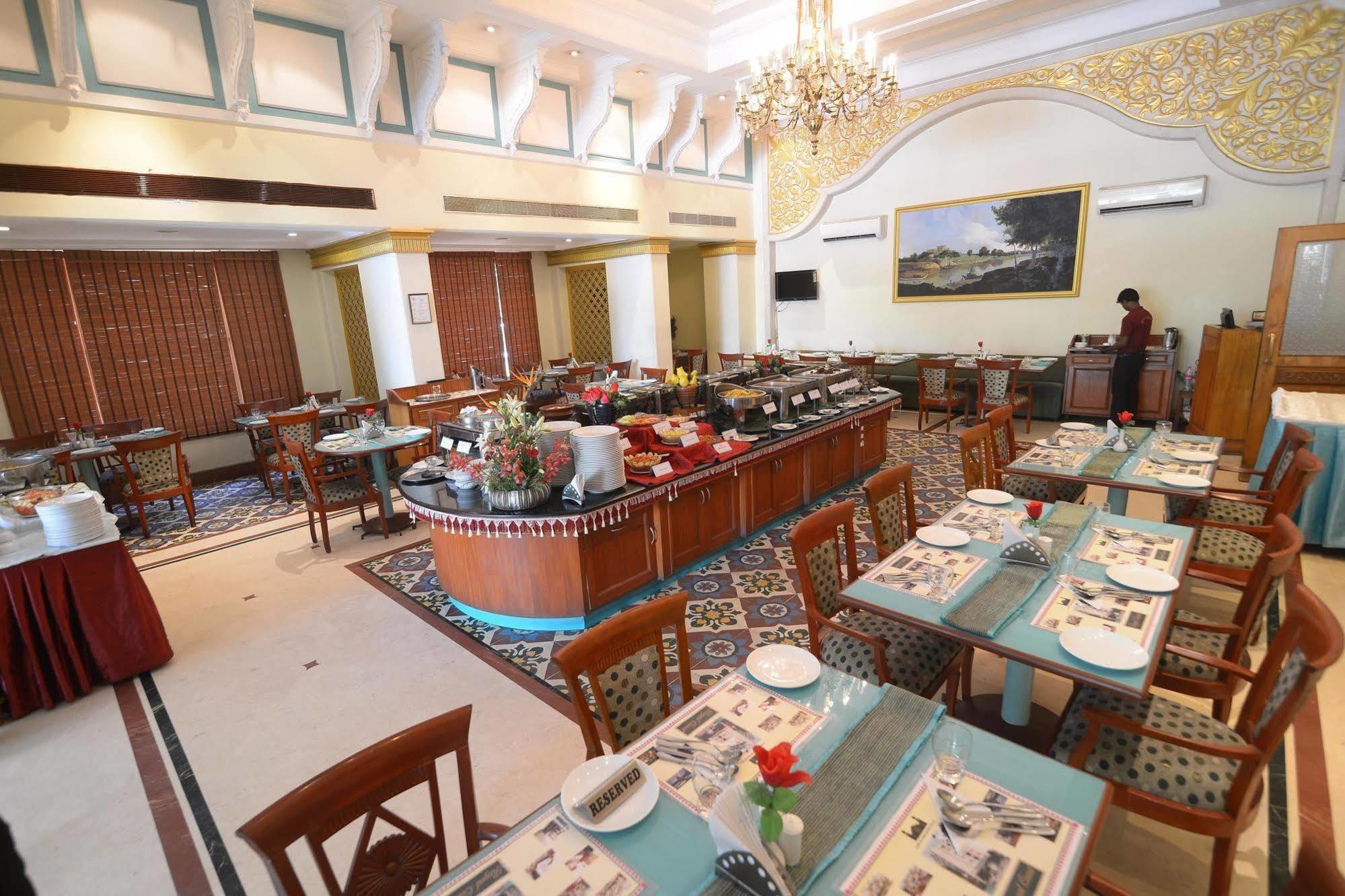 Royal Court Hotel Madurai Bagian luar foto